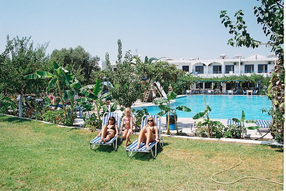 Garden Hotel Pastida Екстериор снимка
